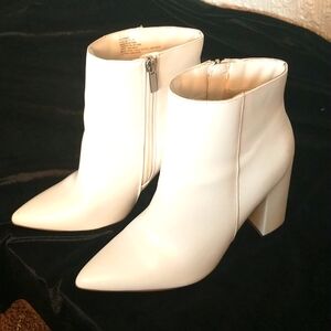 JUSTFAB Rosamund White Heel Ankle Boots Size 9